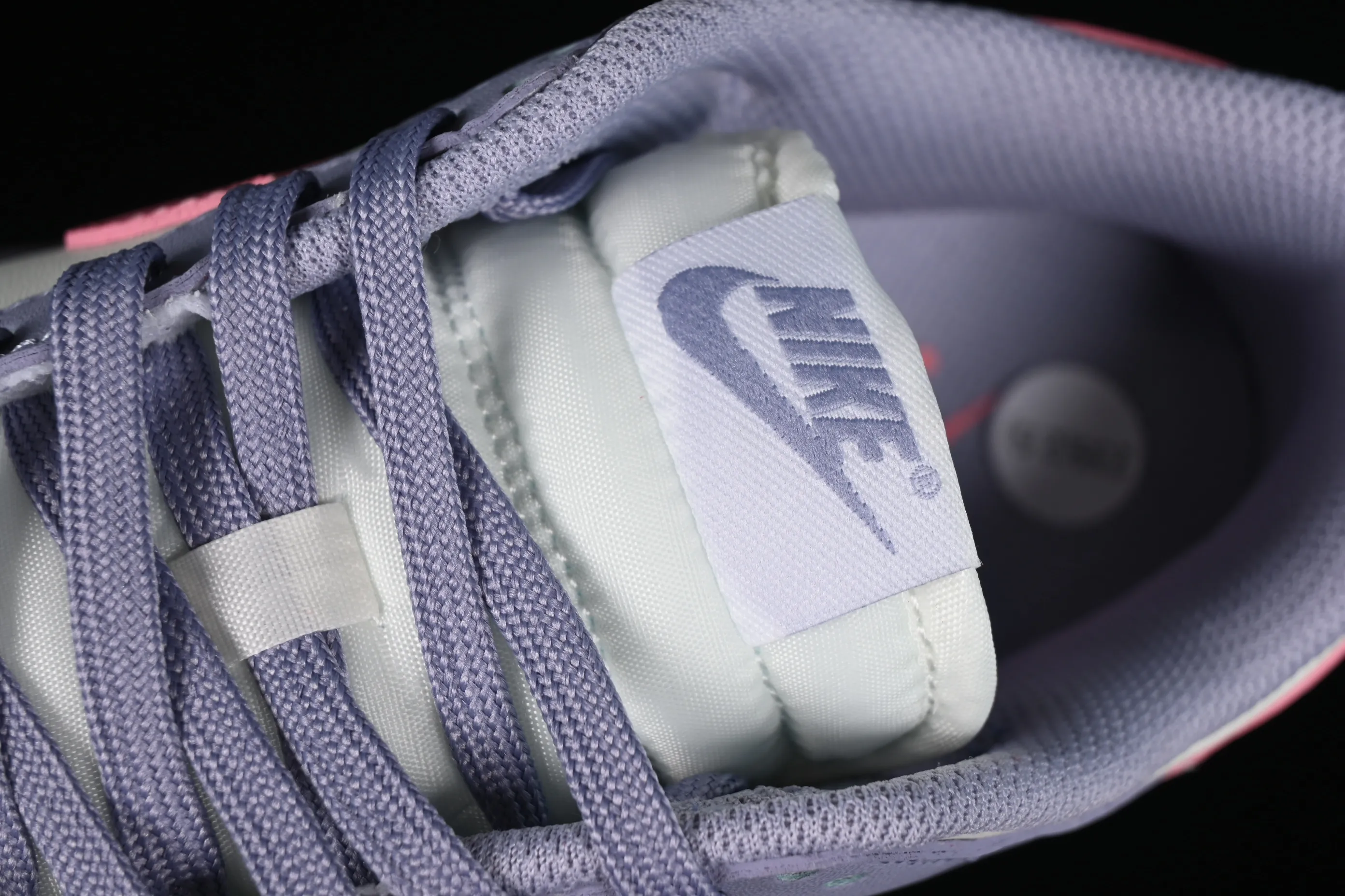All categories Nk SB Dunk series Nk SB Dunk Low low-top sneakers Nk SB Dunk Low white, blue and pink color SB smashed backboard fashion casual sneakers DD1503-500
